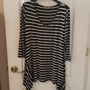 Beldini black and white Soft tunic with rhinestone detail